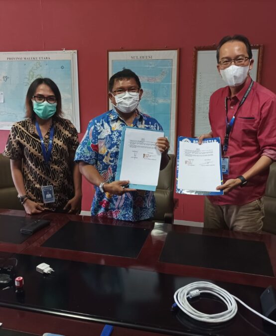 Direktur Politeknik Negeri Nusa Utara (POLNUSTAR) Prof.Dr.Ir.Frans G. Ijong,M.Sc telah menandatangani Perjanjian Kerjasama dengan 3 industri mitra yang berlokasi di Kota Bitung, Sulawesi Utara